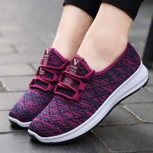 Old Beijing cloth shoes women's fashionable non slip soft sole light shoes for middle-aged and old mothers at work